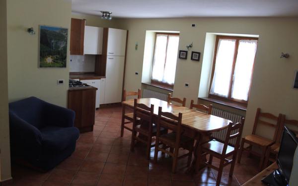 appartamento trilocale arnica cucina