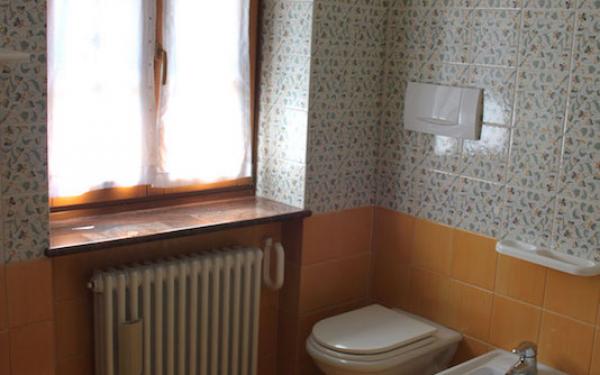 bagno appartamento arnica trilocale