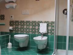 bagno-camera-superior-con-doccia-e-vasca